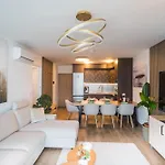 Myflat Wave Golden Beachfront Family Apartman