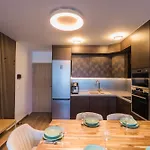 Myflat Wave Golden Beachfront Family *