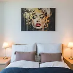 Myflat Wave Golden Beachfront Family Apartman Siófok