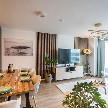 Myflat Wave Golden Beachfront Family 아파트 *