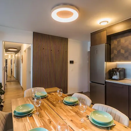 아파트 Myflat Wave Golden Beachfront Family *