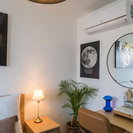 Myflat Golden Beachfront Family Apartmán *