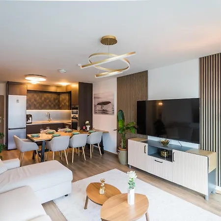 Apartmán Myflat Golden Beachfront Family