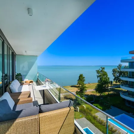 Myflat Golden Beachfront Family