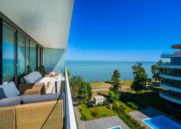 Myflat Wave Golden Beachfront Family Apartment *